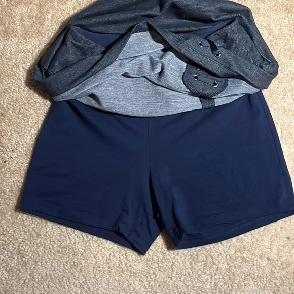 Adorable stretch denim skort with faux laces, size small, New without tags - Picture 4 of 7